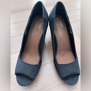 Like new toms denim cork wedges size 8.5